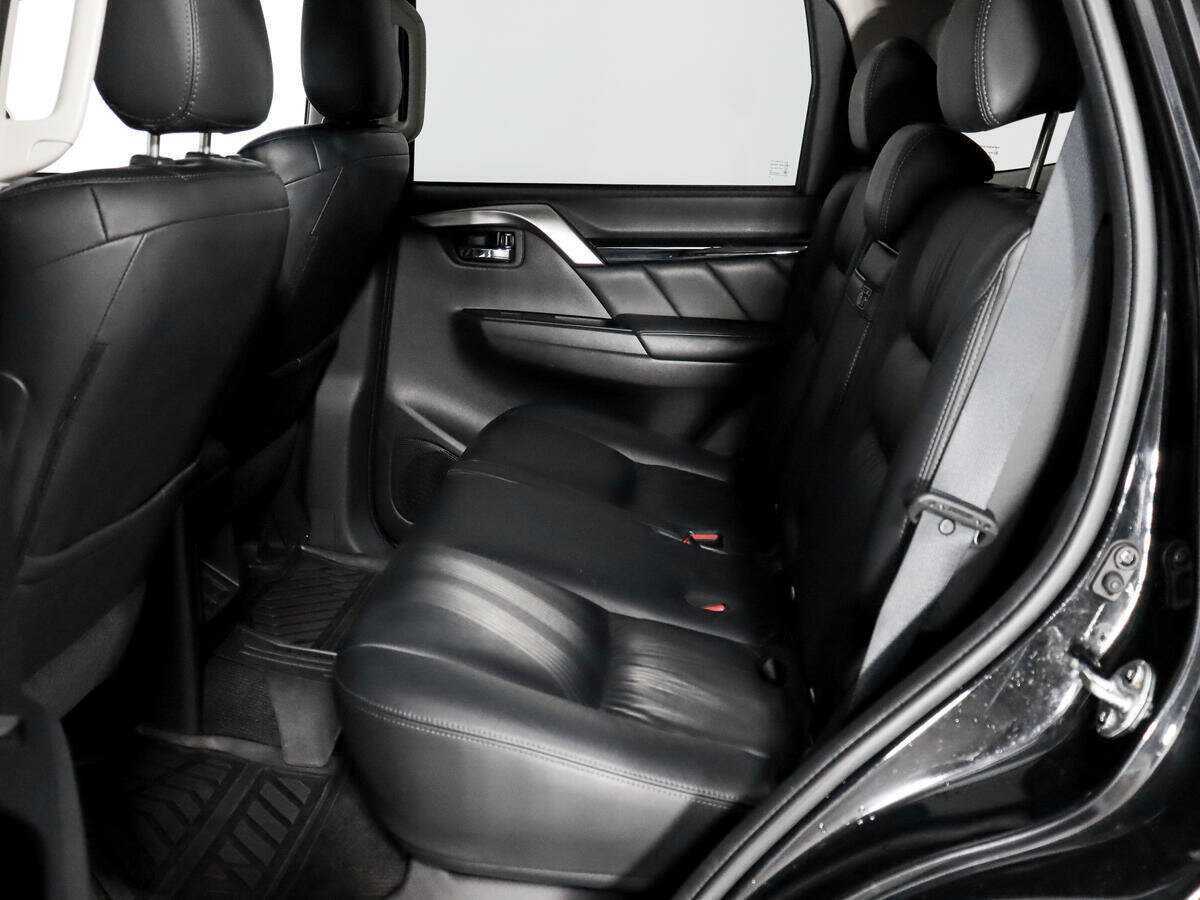 Mitsubishi Pajero Sport с пробегом — 2019 год. Фото: #12
