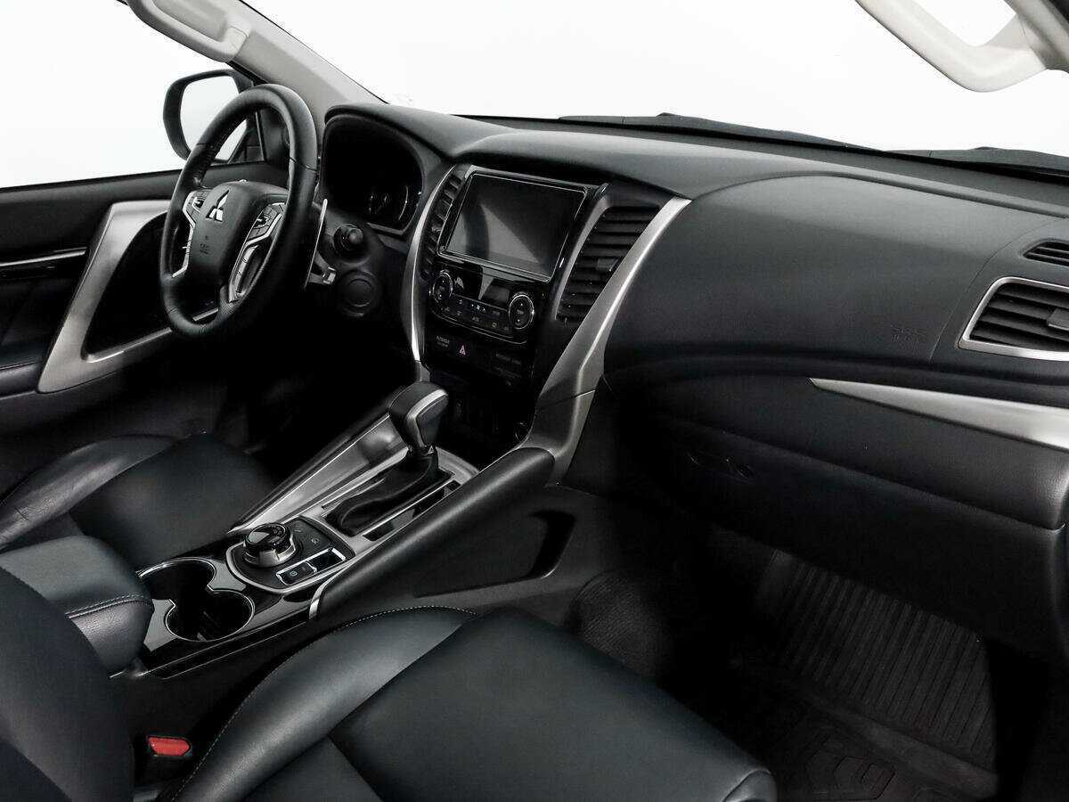 Mitsubishi Pajero Sport с пробегом — 2019 год. Фото: #13