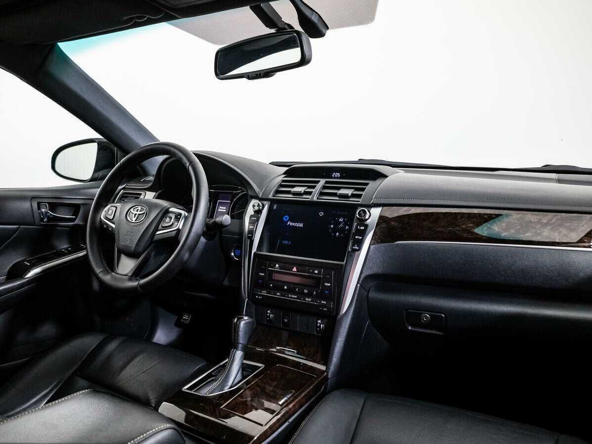 Toyota Camry с пробегом — 2017 год. Фото: #8