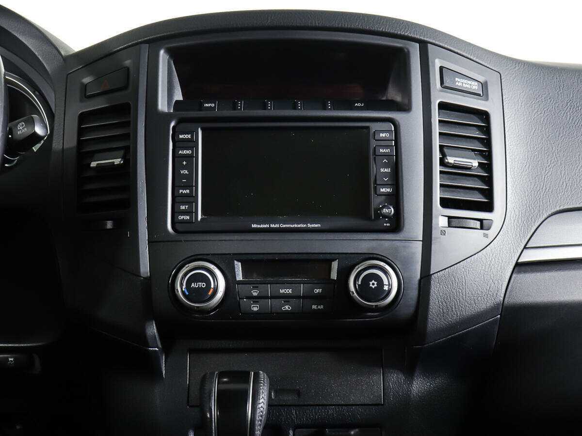 Mitsubishi Pajero с пробегом — 2012 год. Фото: #10