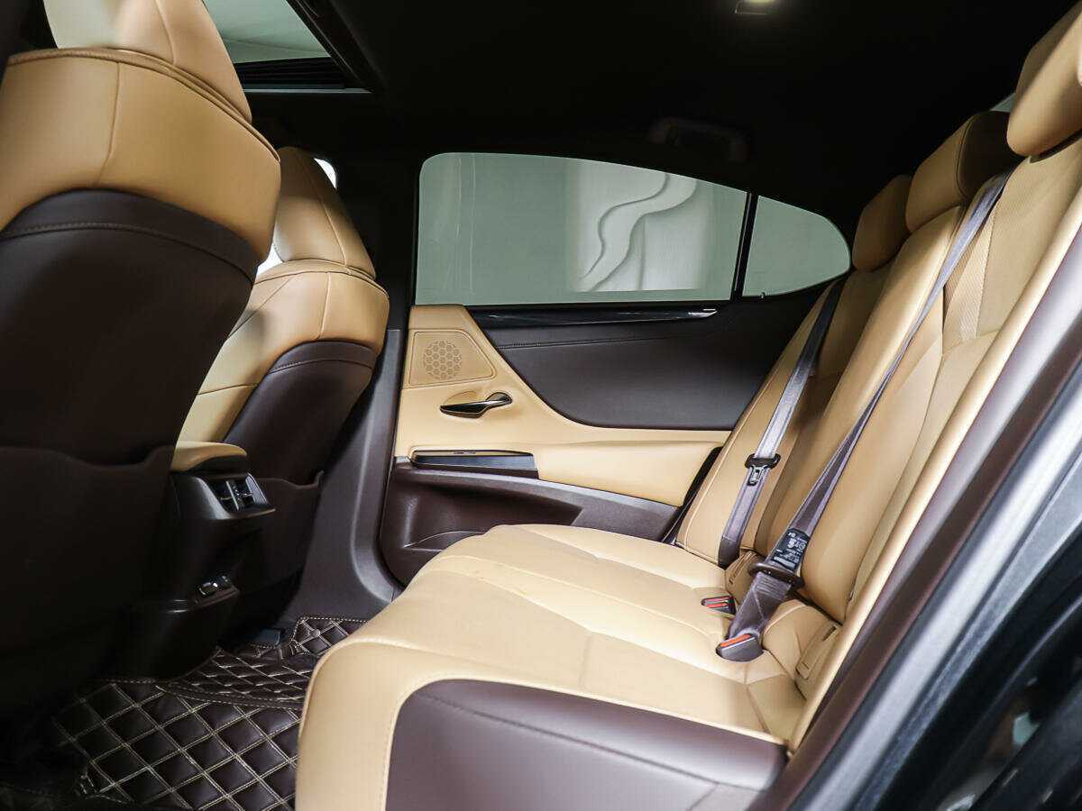 Lexus ES с пробегом — 2020 год. Фото: #7