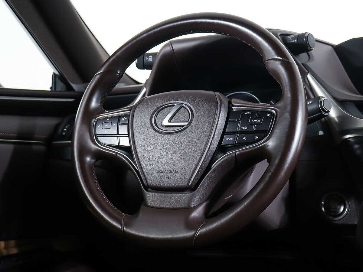 Lexus ES с пробегом — 2020 год. Фото: #12