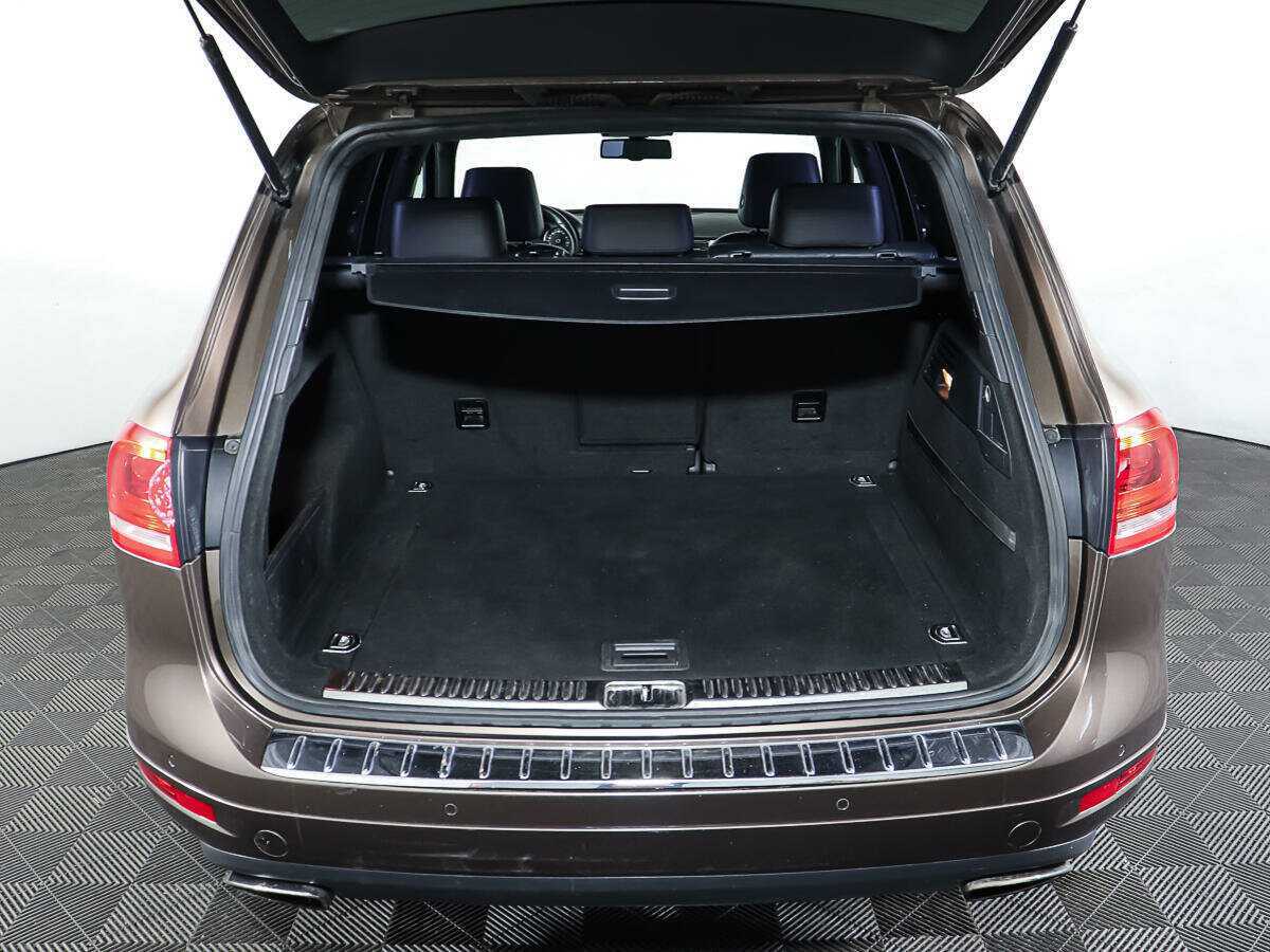 Volkswagen Touareg с пробегом — 2011 год. Фото: #9