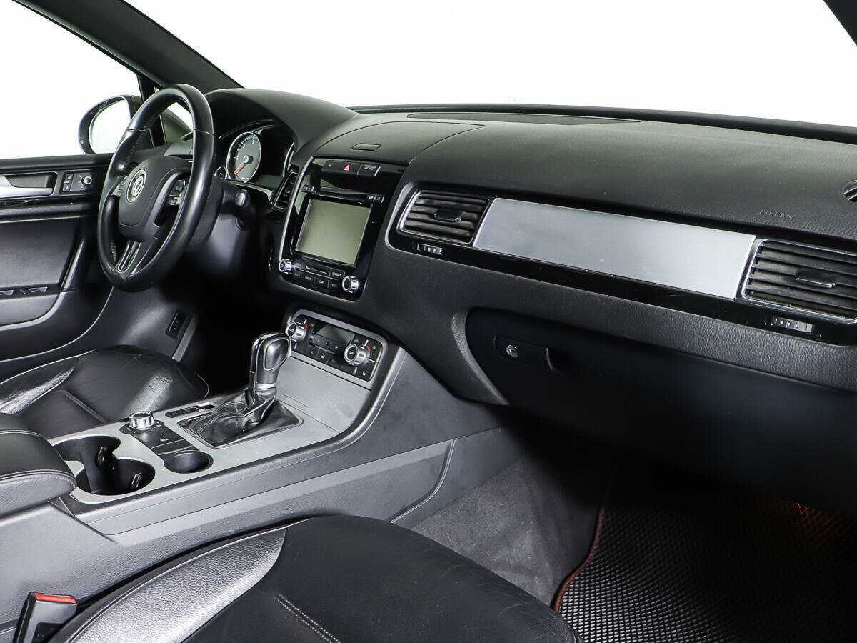 Volkswagen Touareg с пробегом — 2011 год. Фото: #10