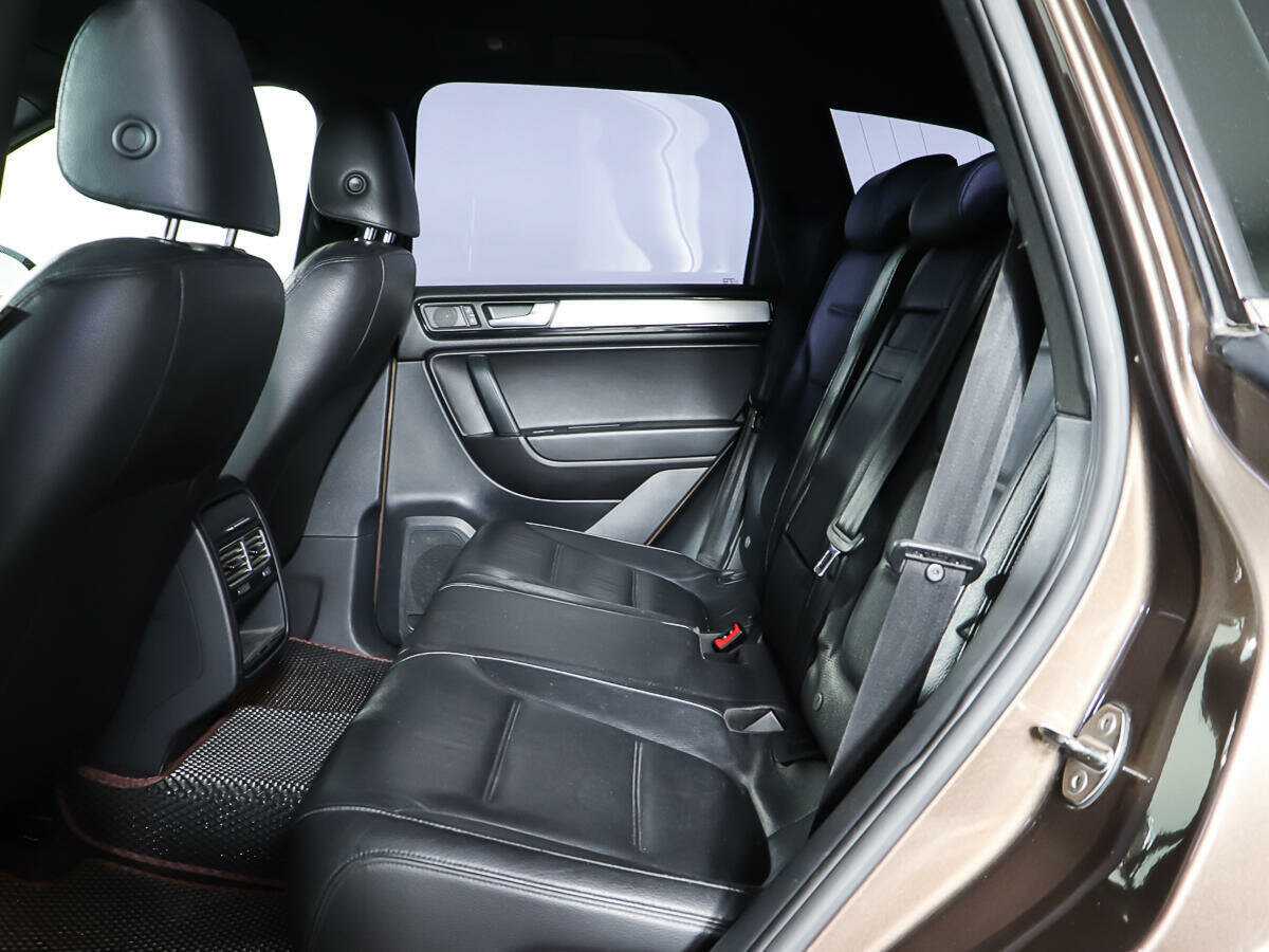 Volkswagen Touareg с пробегом — 2011 год. Фото: #11
