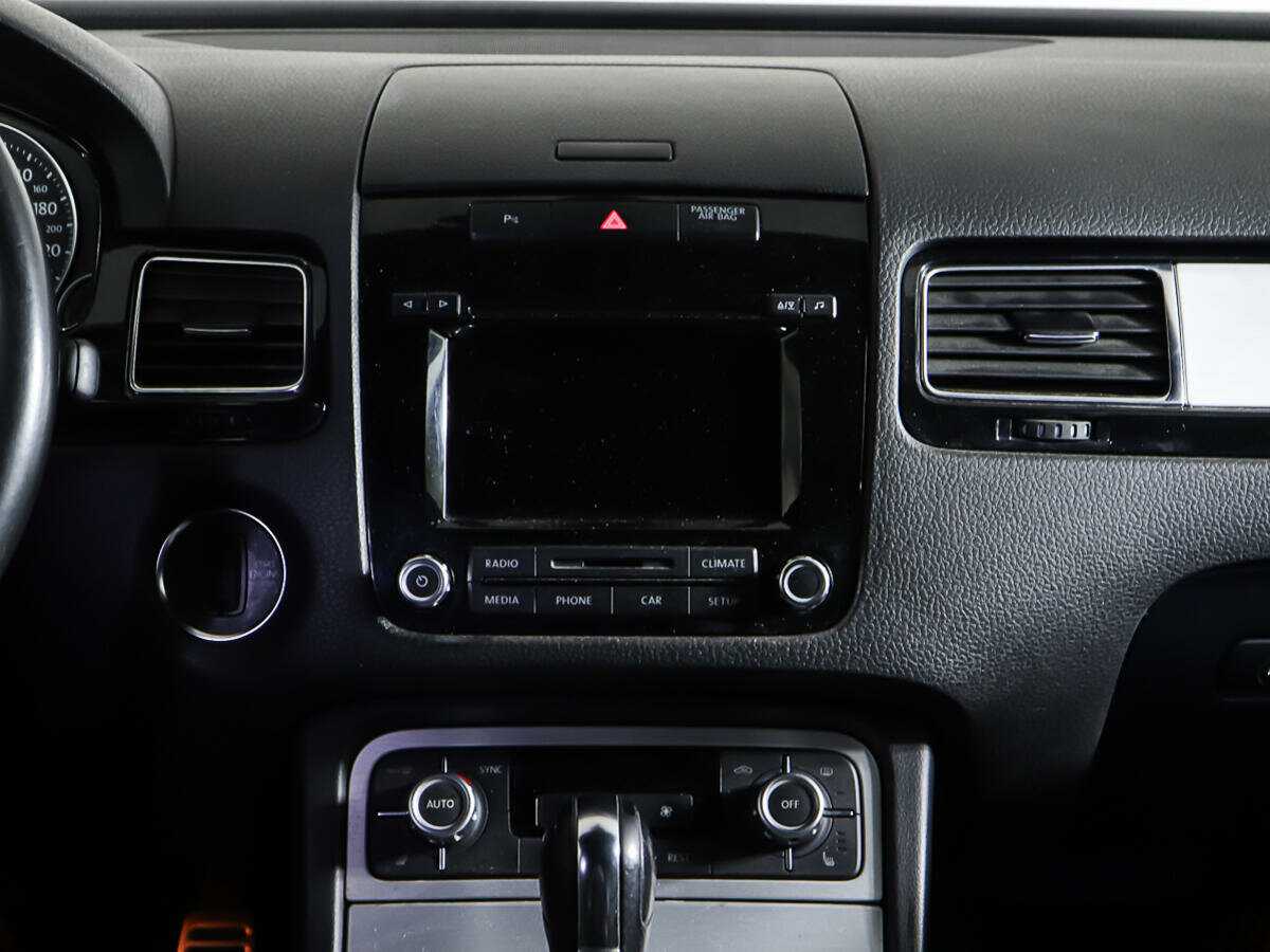 Volkswagen Touareg с пробегом — 2011 год. Фото: #13