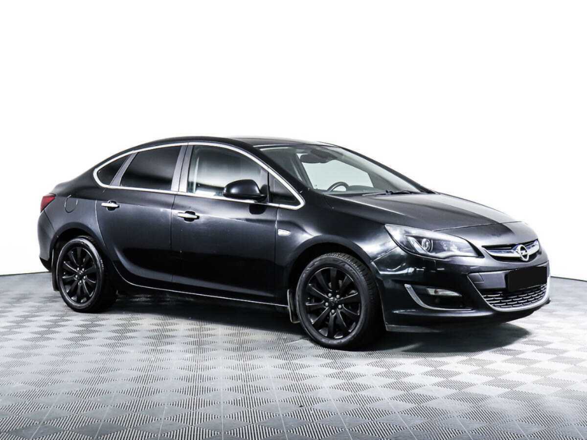 Opel Astra с пробегом — 2013 год. Фото: #1