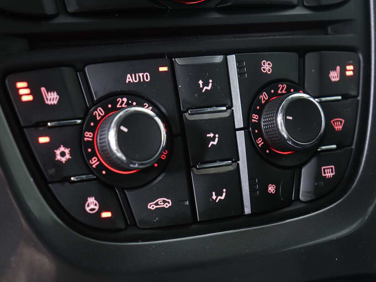 Opel Astra с пробегом — 2013 год. Фото: #16