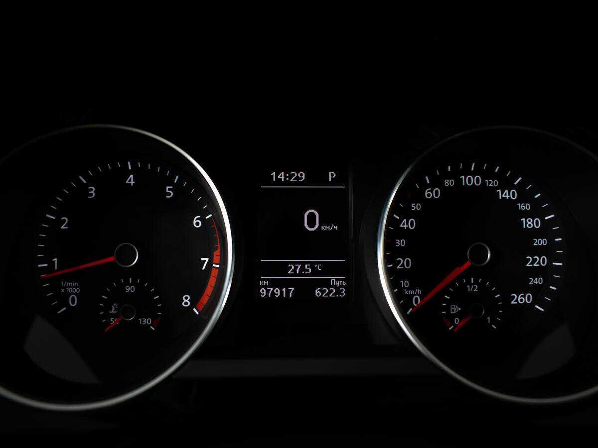 Volkswagen Jetta с пробегом — 2015 год. Фото: #10