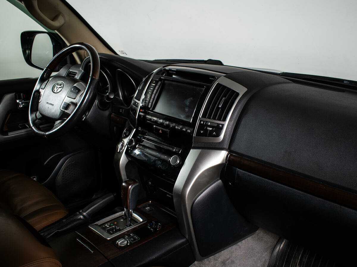 Toyota Land Cruiser с пробегом — 2015 год. Фото: #8