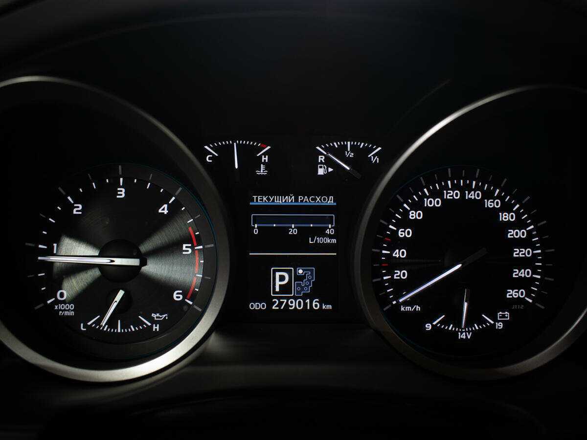 Toyota Land Cruiser с пробегом — 2015 год. Фото: #10