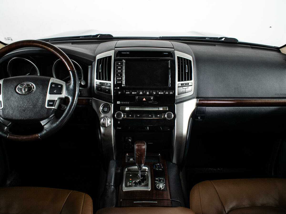 Toyota Land Cruiser с пробегом — 2015 год. Фото: #11