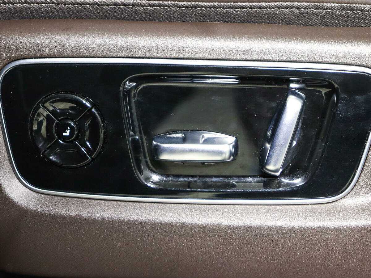 LiXiang L9 с пробегом — 2023 год. Фото: #12