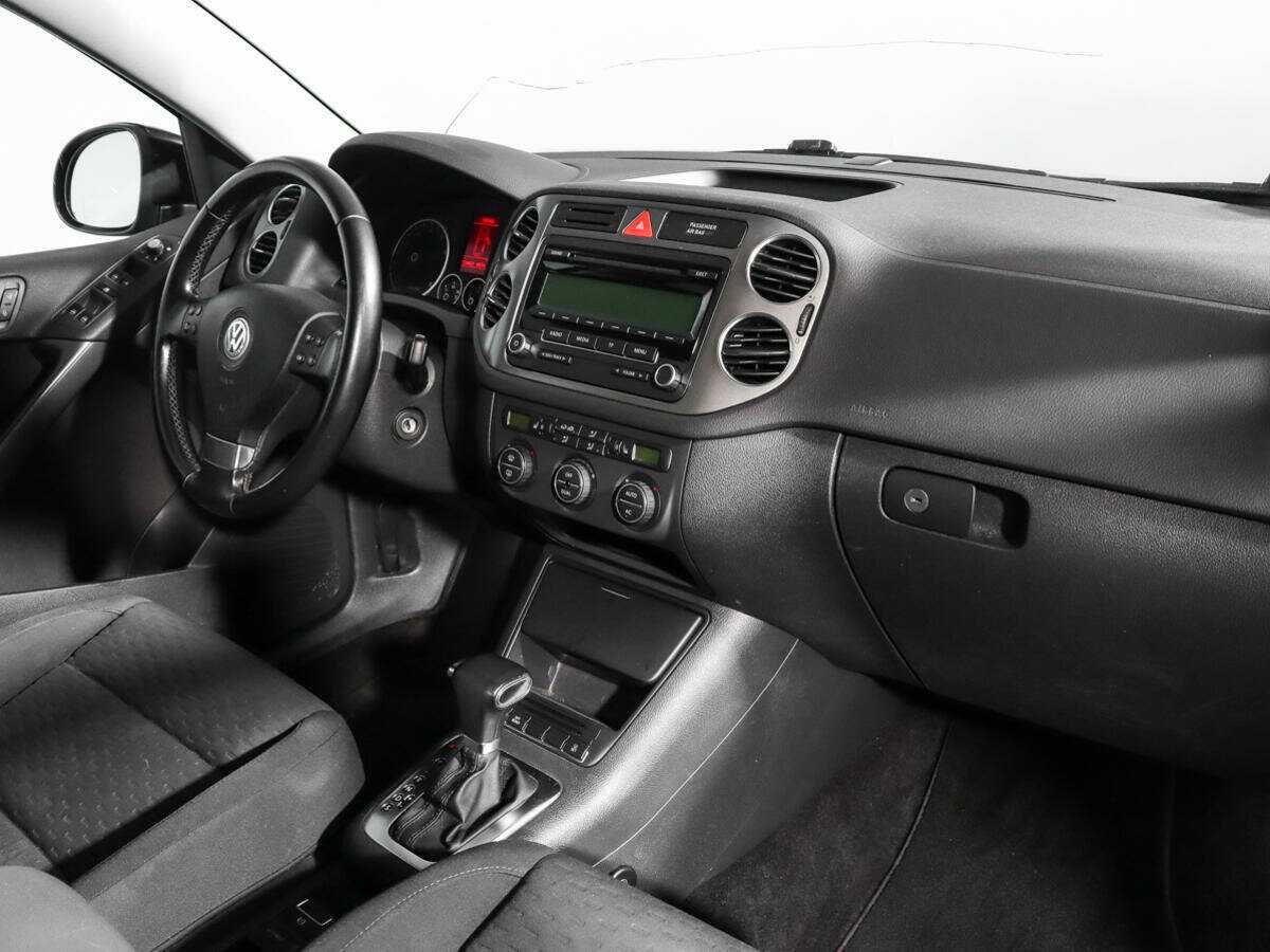 Volkswagen Tiguan с пробегом — 2009 год. Фото: #6