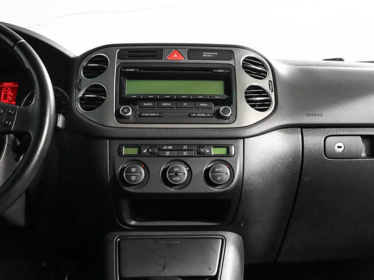 Volkswagen Tiguan с пробегом — 2009 год. Фото: #10