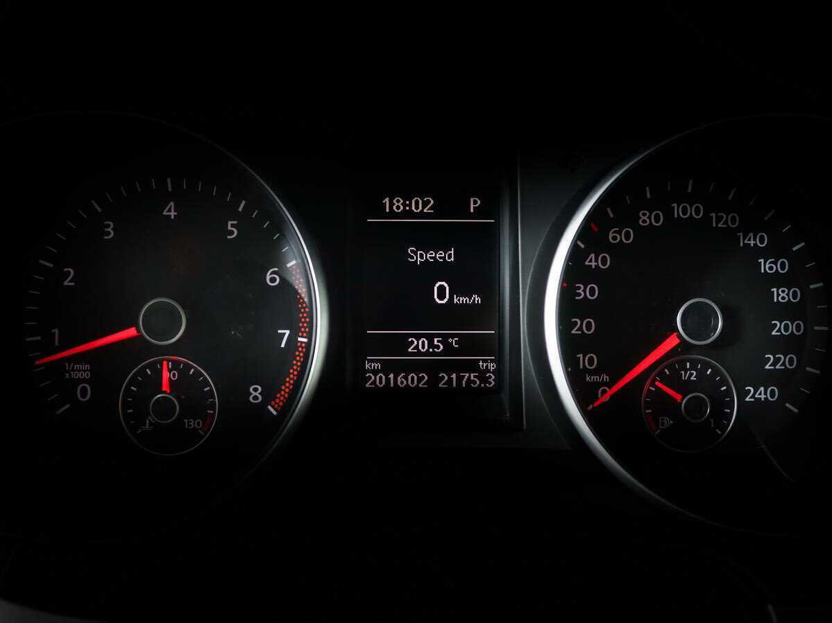 Volkswagen Golf с пробегом — 2009 год. Фото: #10