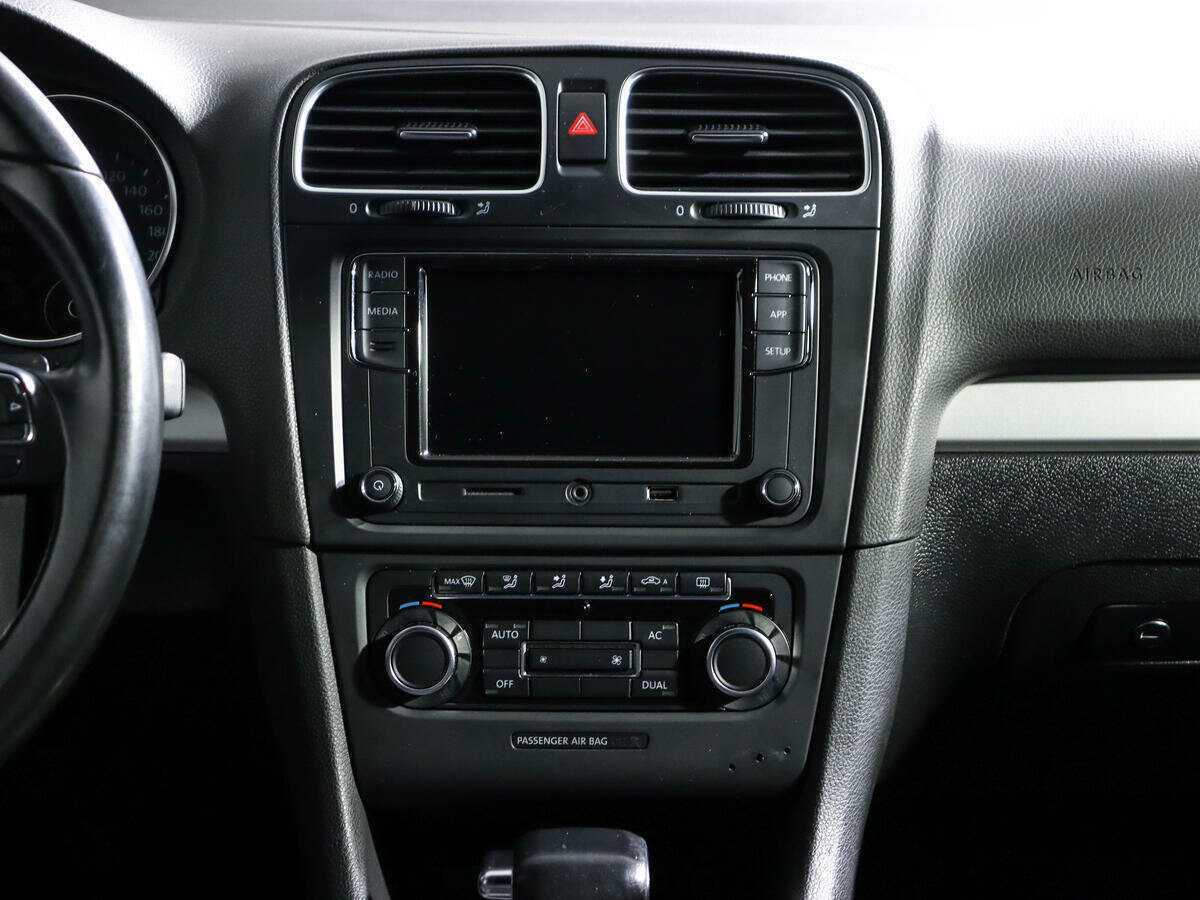 Volkswagen Golf с пробегом — 2009 год. Фото: #12