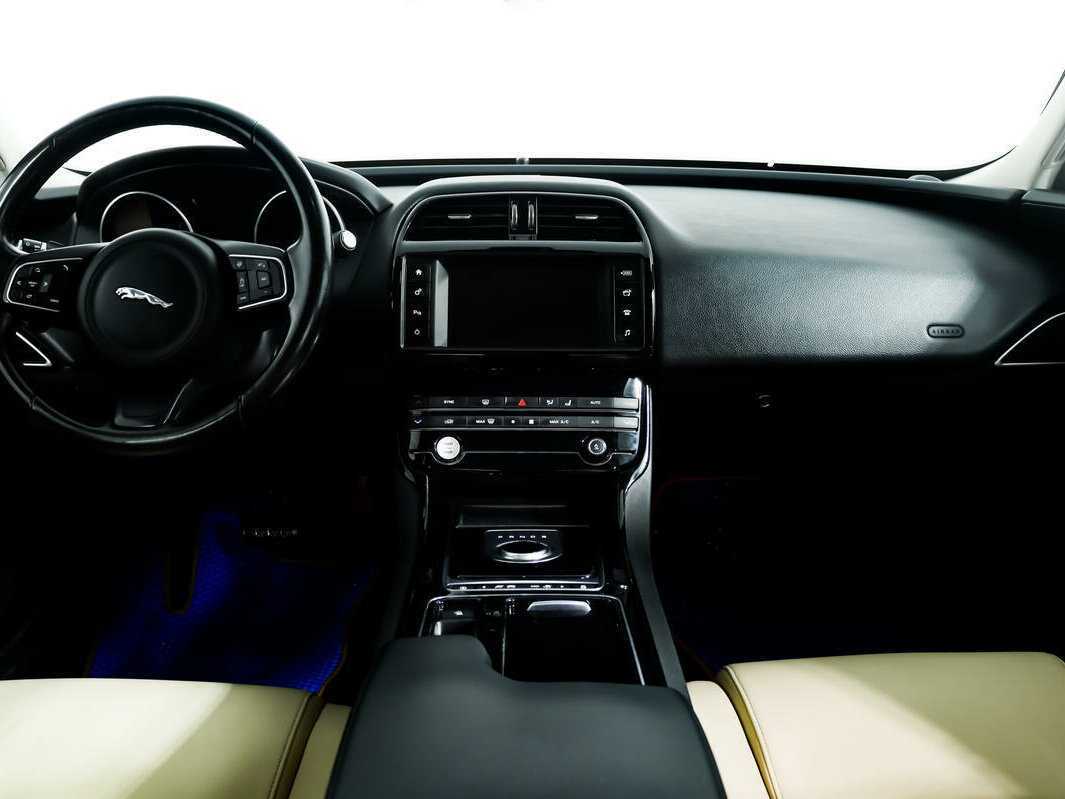 Jaguar XE с пробегом — 2018 год. Фото: #10