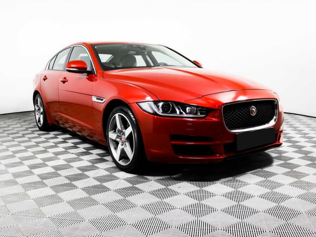Jaguar XE с пробегом — 2017 год. Фото: #2