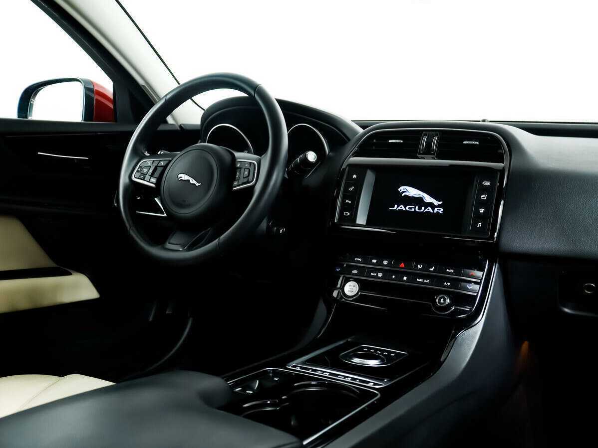 Jaguar XE с пробегом — 2017 год. Фото: #8