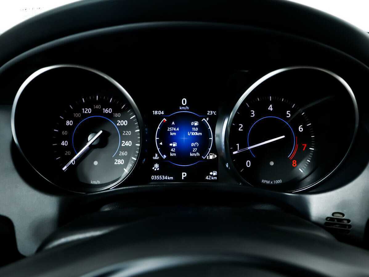 Jaguar XE с пробегом — 2017 год. Фото: #9