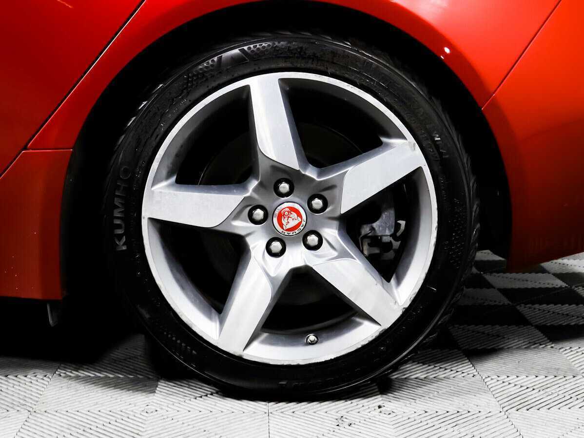 Jaguar XE с пробегом — 2017 год. Фото: #11