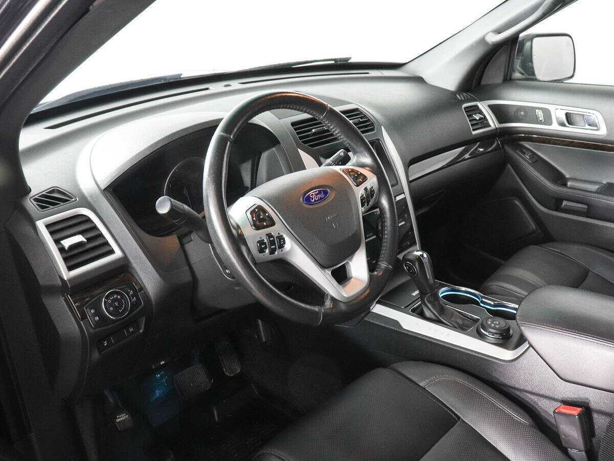 Ford Explorer с пробегом — 2015 год. Фото: #4