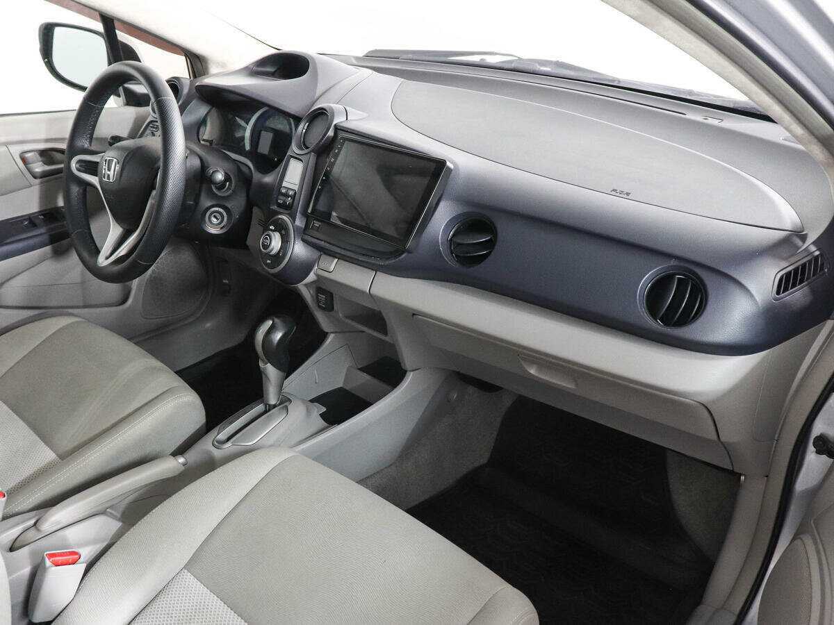 Honda Insight с пробегом — 2010 год. Фото: #9
