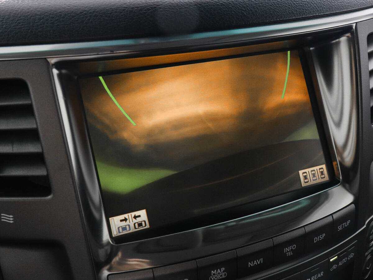 Lexus LX с пробегом — 2010 год. Фото: #12