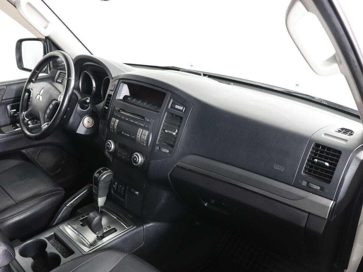 Mitsubishi Pajero с пробегом — 2011 год. Фото: #9