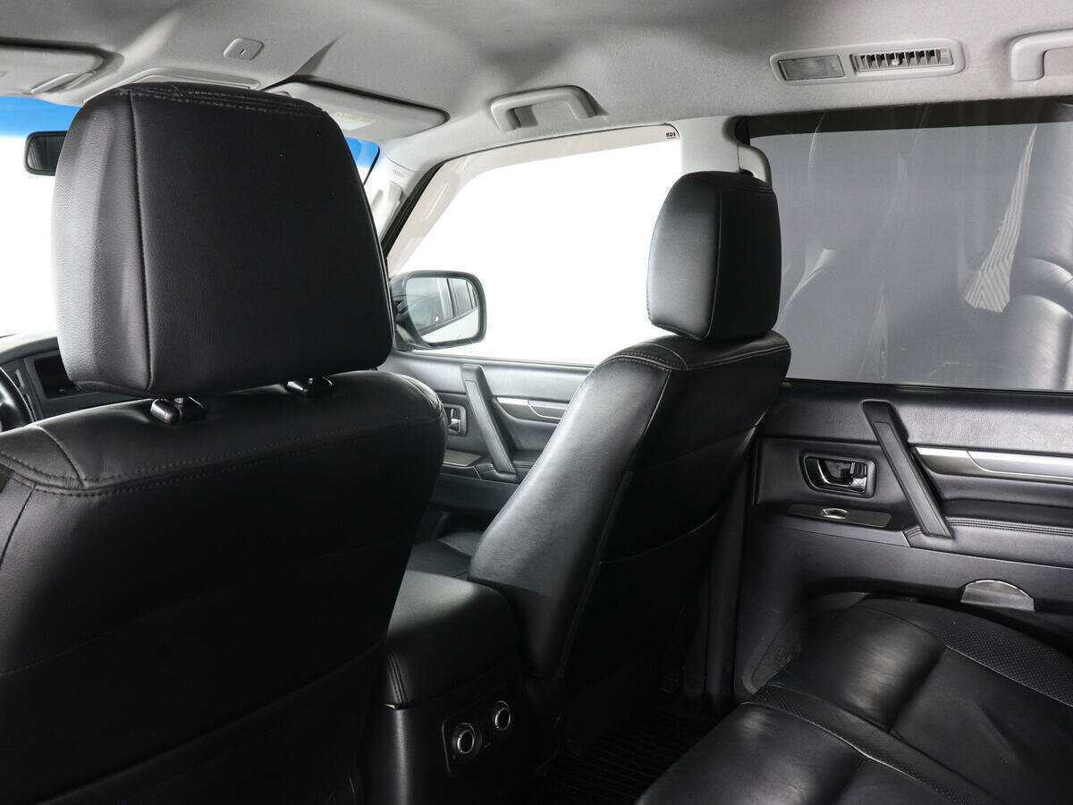 Mitsubishi Pajero с пробегом — 2011 год. Фото: #11