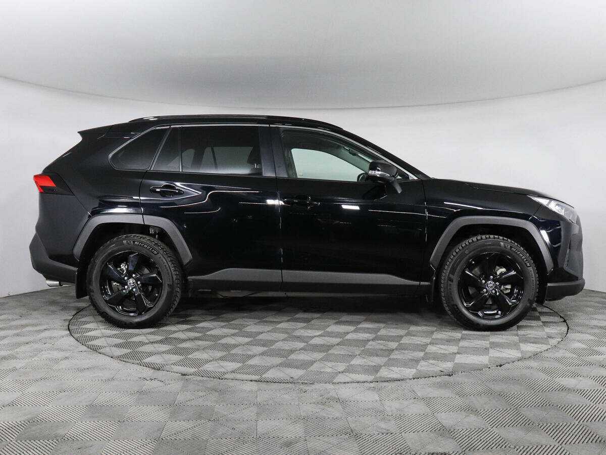Toyota RAV4 с пробегом — 2021 год. Фото: #3