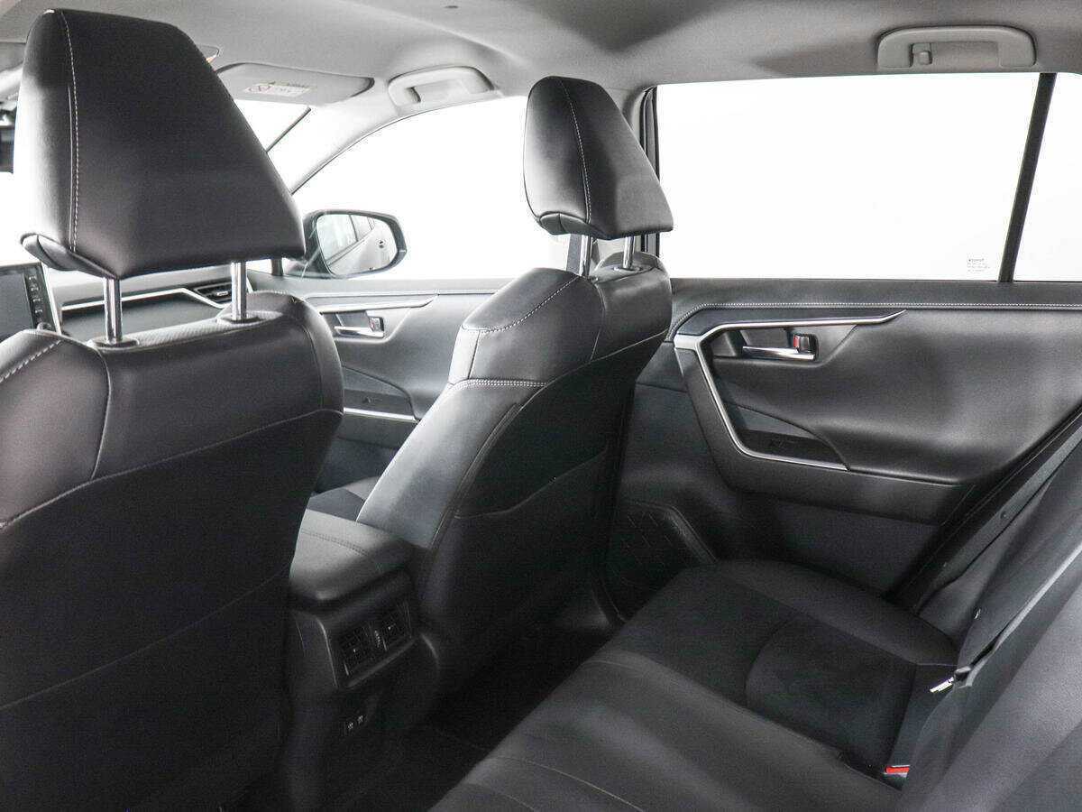 Toyota RAV4 с пробегом — 2021 год. Фото: #11