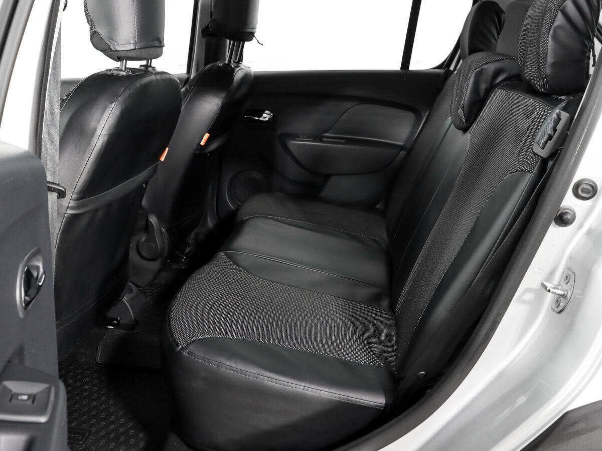 Renault Sandero с пробегом — 2016 год. Фото: #9