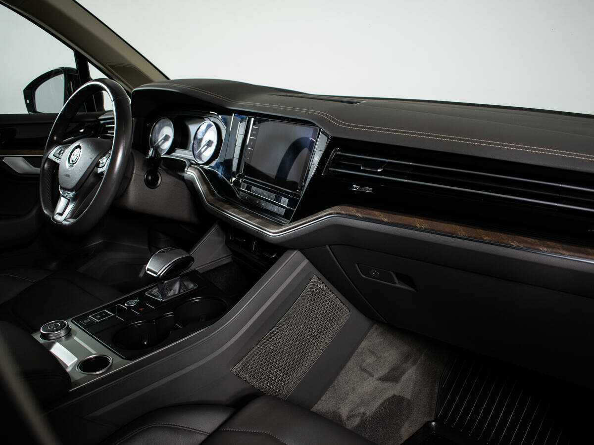 Volkswagen Touareg с пробегом — 2019 год. Фото: #8