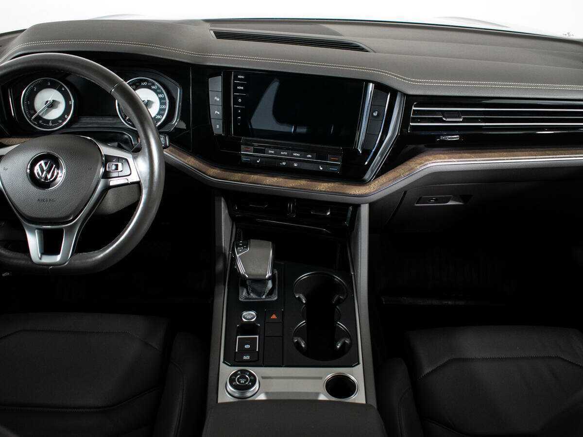 Volkswagen Touareg с пробегом — 2019 год. Фото: #11
