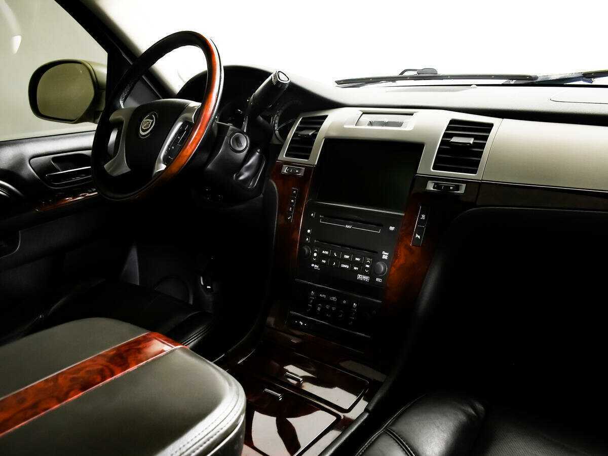 Cadillac Escalade с пробегом — 2010 год. Фото: #7