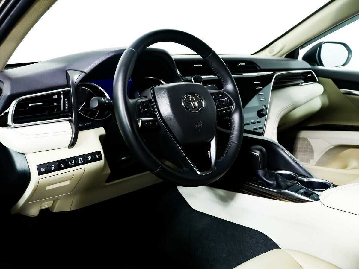 Toyota Camry с пробегом — 2020 год. Фото: #12