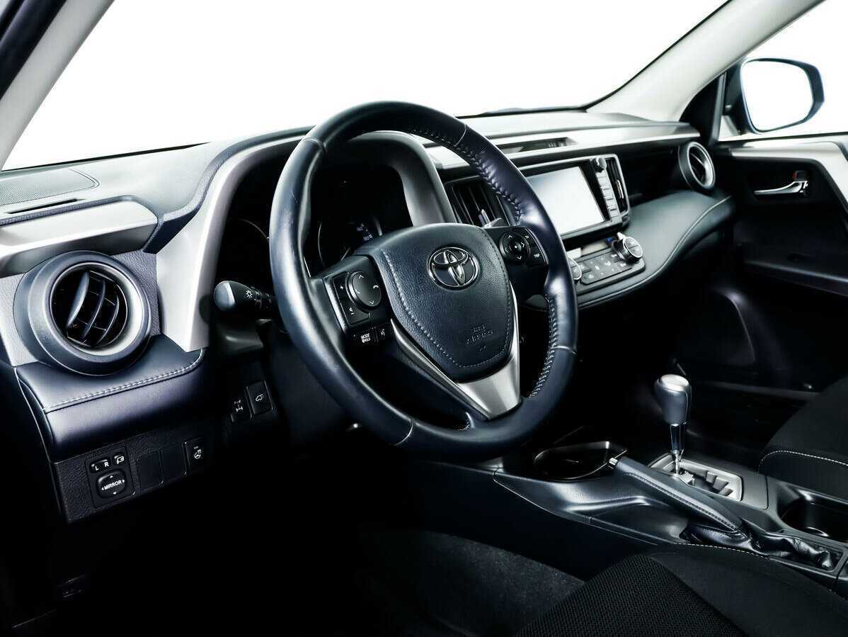 Toyota RAV4 с пробегом — 2018 год. Фото: #9