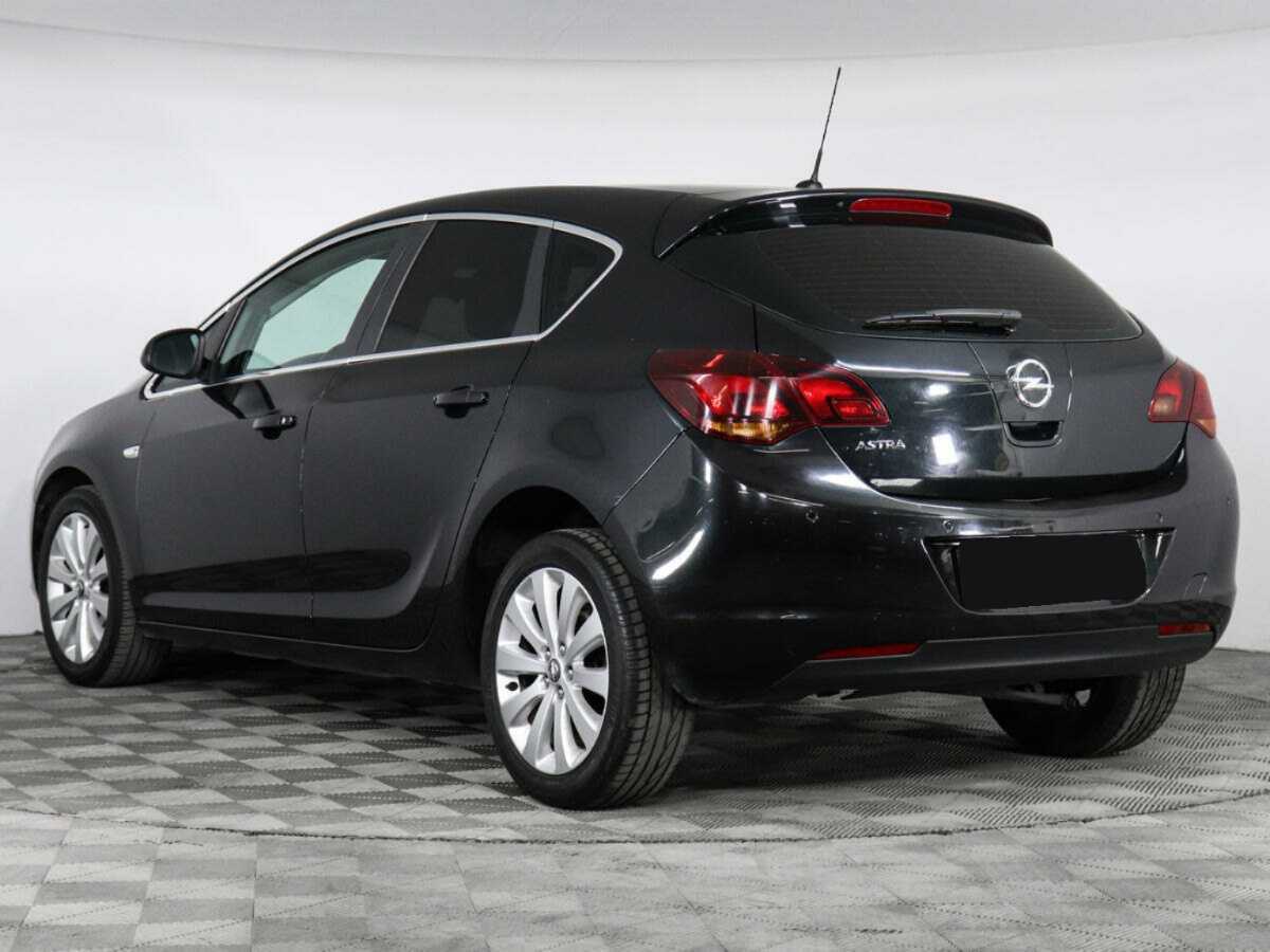 Opel Astra с пробегом — 2011 год. Фото: #6