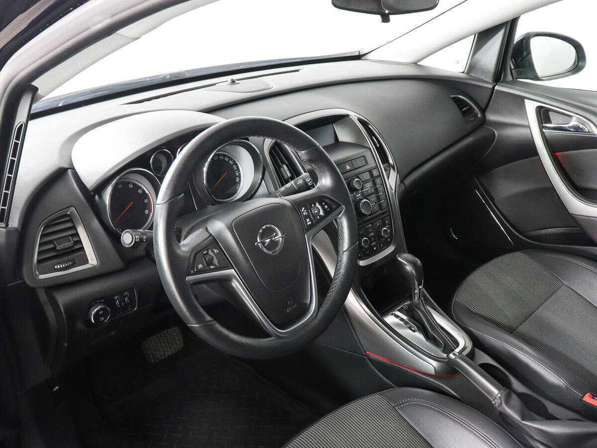 Opel Astra с пробегом — 2011 год. Фото: #8