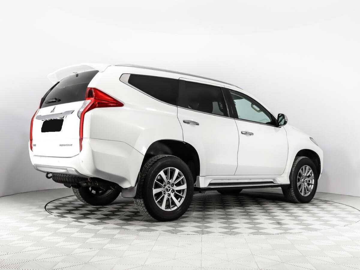 Mitsubishi Pajero Sport с пробегом — 2017 год. Фото: #4