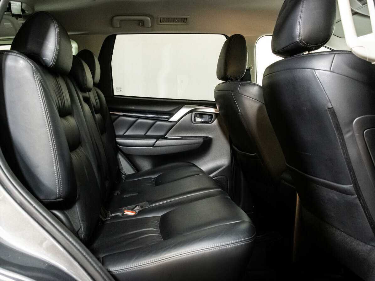 Mitsubishi Pajero Sport с пробегом — 2018 год. Фото: #12