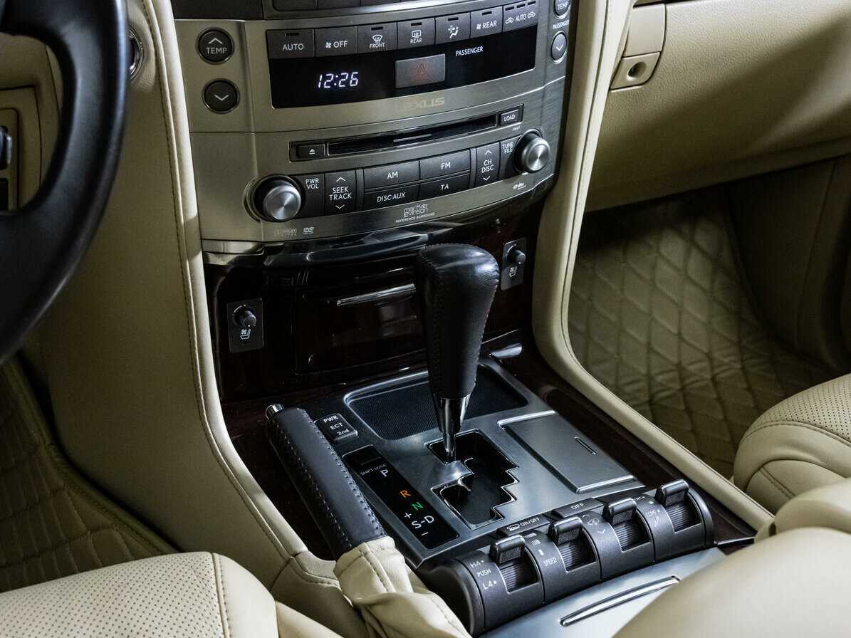 Lexus LX с пробегом — 2008 год. Фото: #11