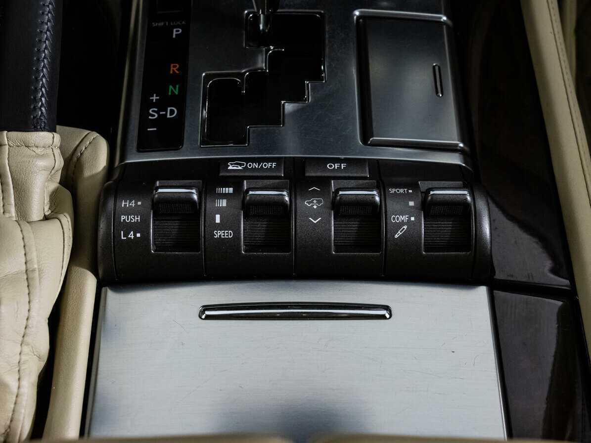 Lexus LX с пробегом — 2008 год. Фото: #12