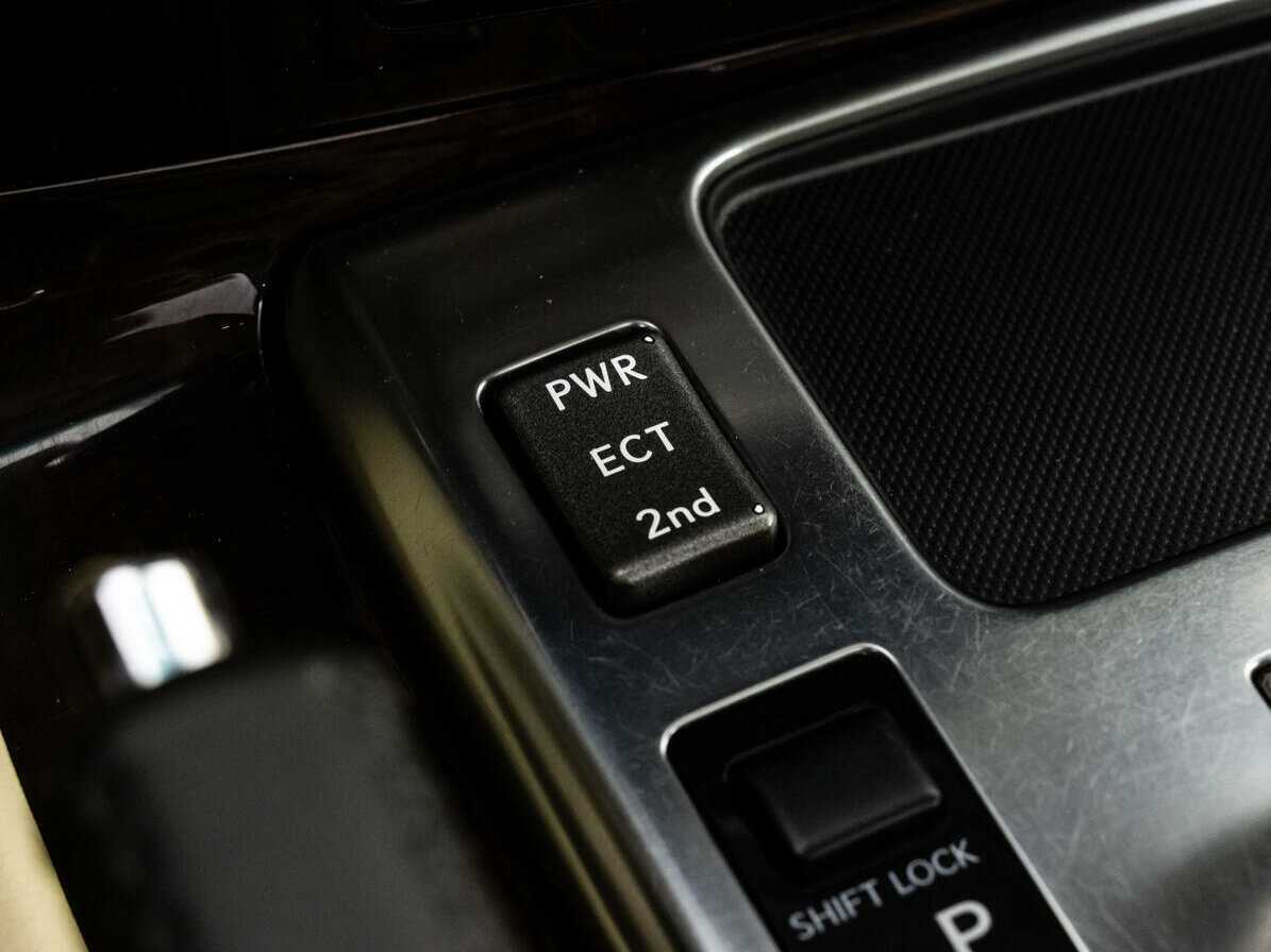 Lexus LX с пробегом — 2008 год. Фото: #14