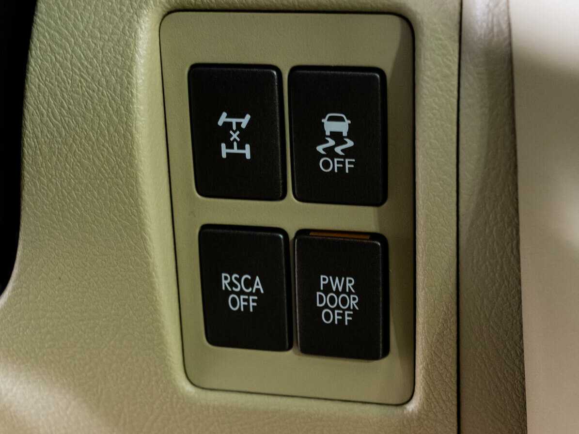 Lexus LX с пробегом — 2008 год. Фото: #16