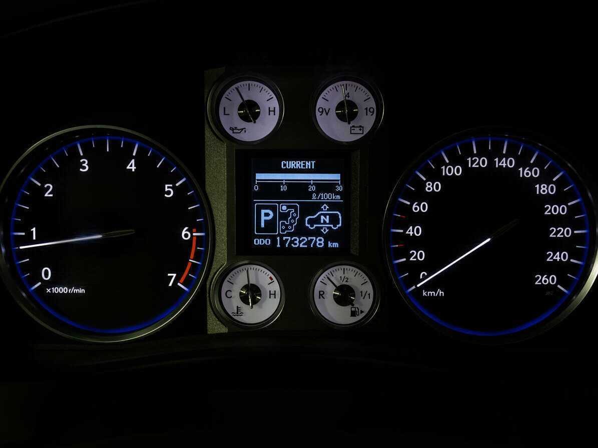 Lexus LX с пробегом — 2008 год. Фото: #31