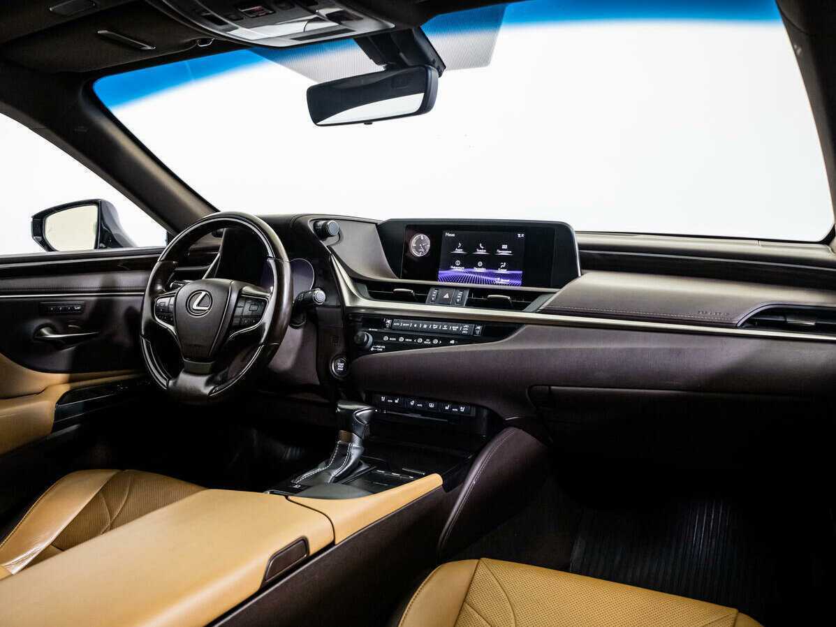 Lexus ES с пробегом — 2019 год. Фото: #8