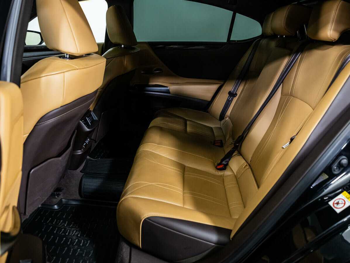 Lexus ES с пробегом — 2019 год. Фото: #9